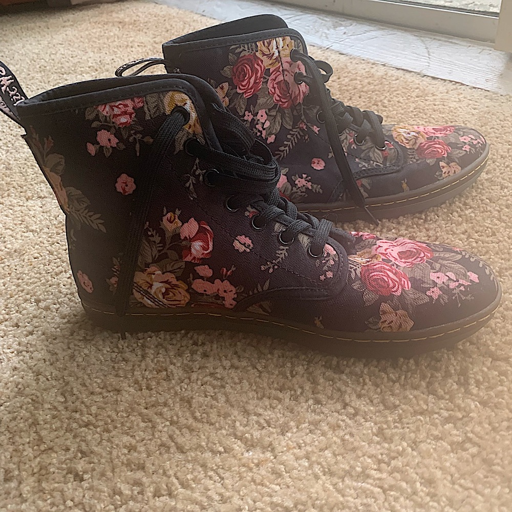 Doc Martins flower pattern cloth boots
